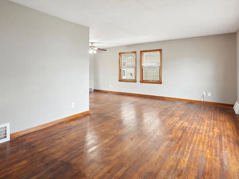 9504 S Highland Ave — Photo 6