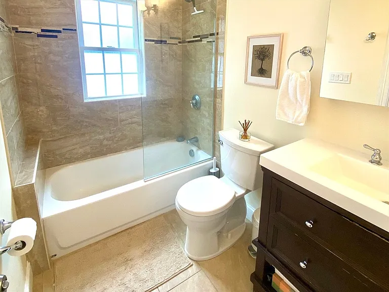 143 Williams St #3 — Photo 4