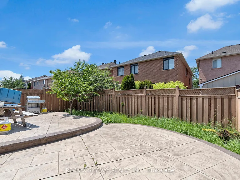 16 Raccoon St — Photo 47