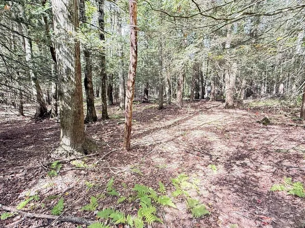 211 Aquarius Ln, Lake Ariel, PA 18436