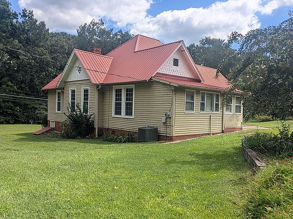 3rd image of 300 S Bomar Ave