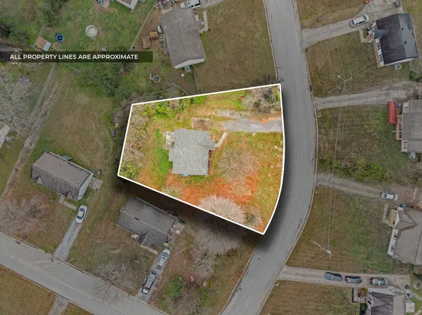 915 Cal Ct, Clarksville, TN 37042