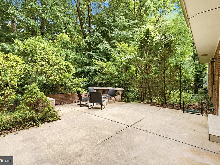 4915 Powell Rd — Photo 9