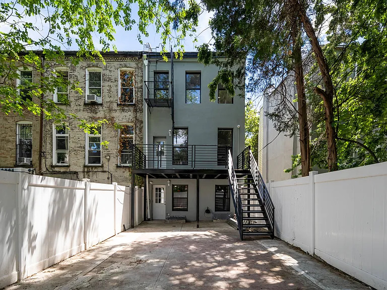 263 Halsey St #1R — Photo 5