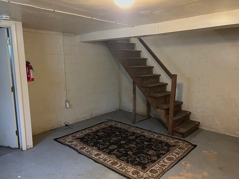 151 W Penn St — Photo 23