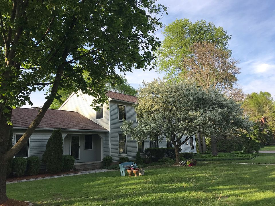 Front yard with garage 