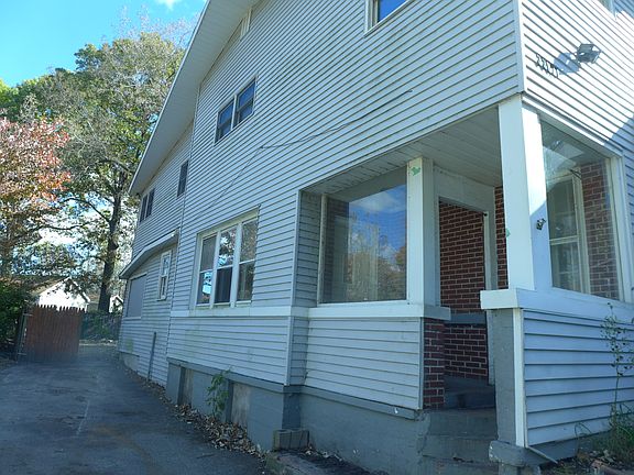 2nd image of 33827 N Oak St