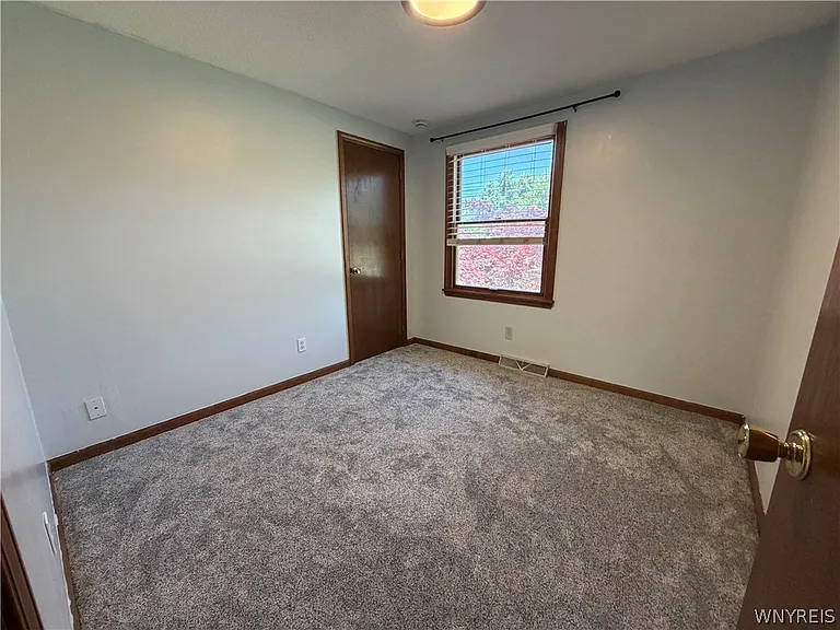 783 N French Rd — Photo 11