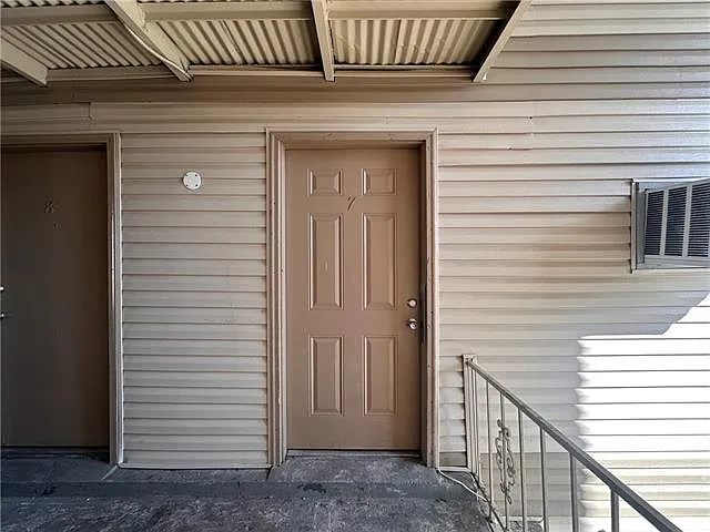 Building Photo - 115 W Esplanade Ave #7