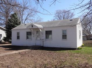 614 N Chestnut St, Wapello, IA 52653