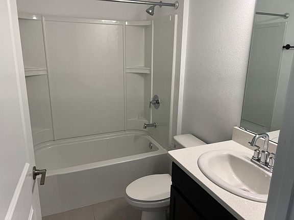 4th image of 216 Garnet Ave