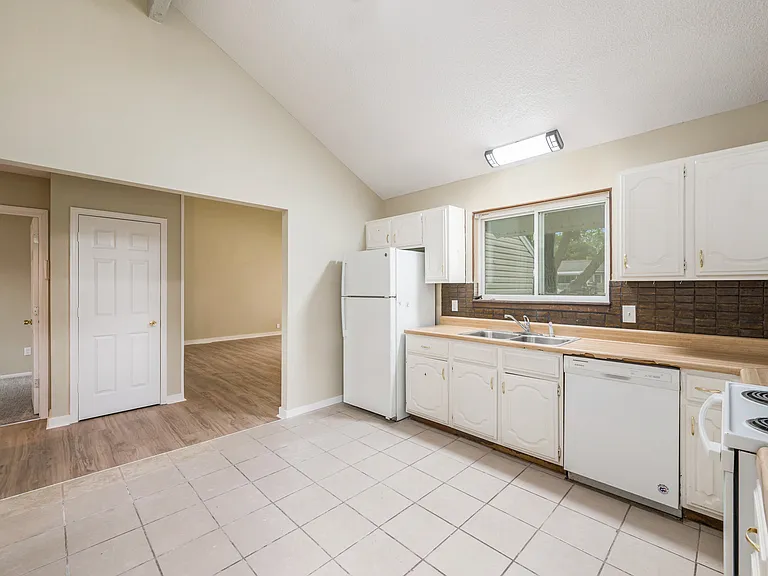 8207 Webster Ave #7 — Photo 26
