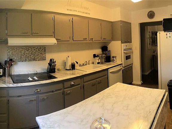3rd image of 6 Emily Ct