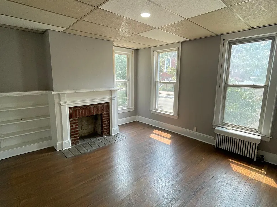 481 W Grand Ave #2