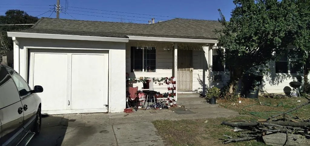 5307 Gordon Dr photo 1