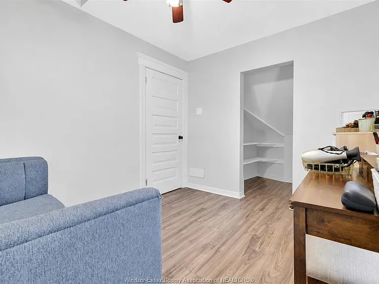 521 Windermere Rd — Photo 24