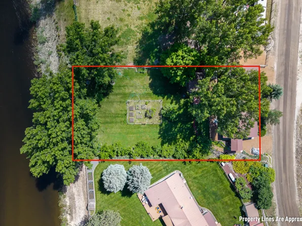 3 Paradise Cove Rd, Kettle Falls, WA 99141