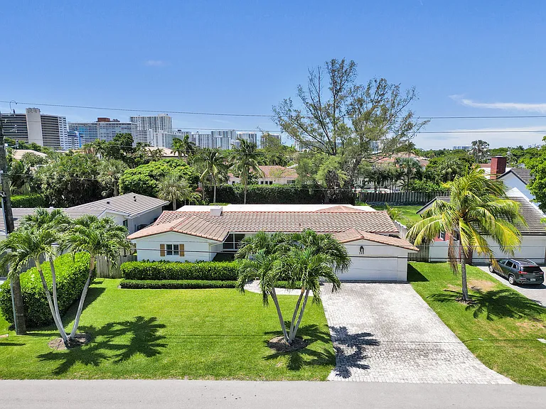 248 Codrington Dr — Photo 4