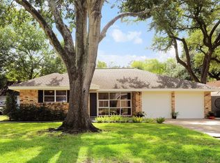 10415 Hazelhurst Dr, Houston, TX 77043