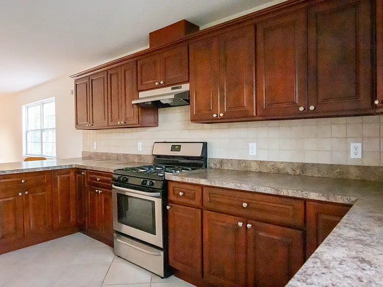 5-9 Marion Pl #3 — Photo 15