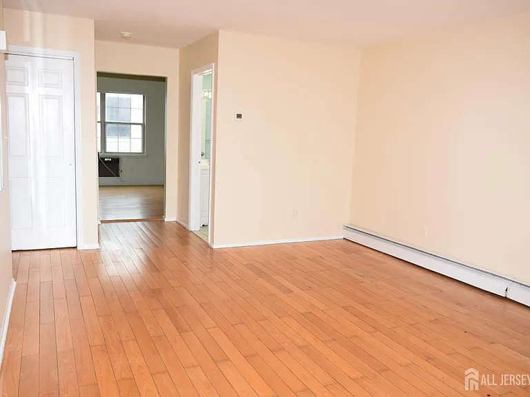 31 Larch St — Photo 11