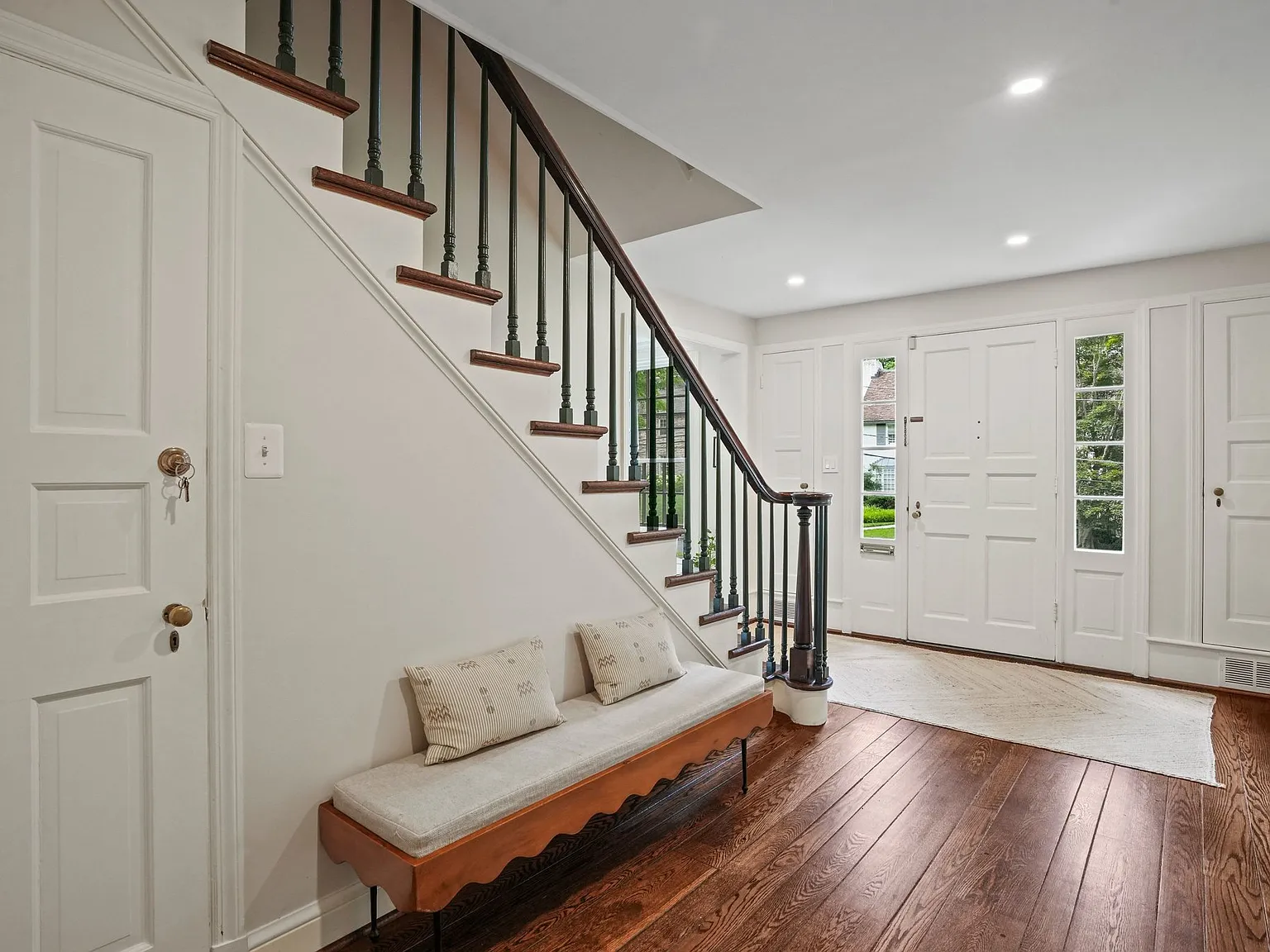 5 bed, 4.5 bath, 4028 sqft, $9,800 — Photo 4