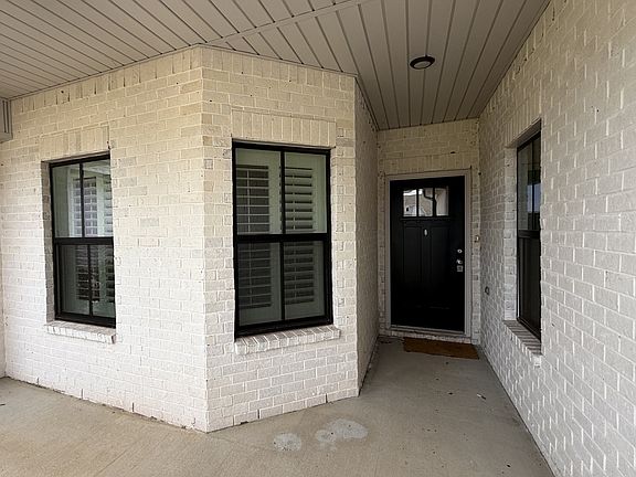 4th image of 408 Raleigh Elm Dr