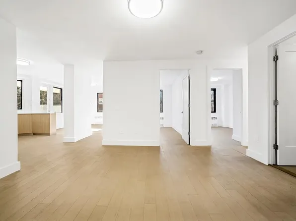 62-60 99th St #326, Rego Park, NY 11374