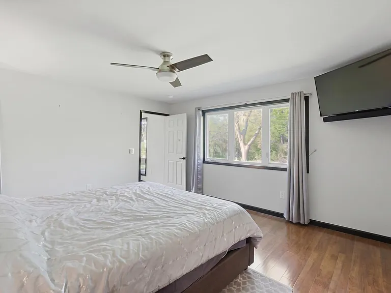 Primary suite, 5122 Marathon Drive