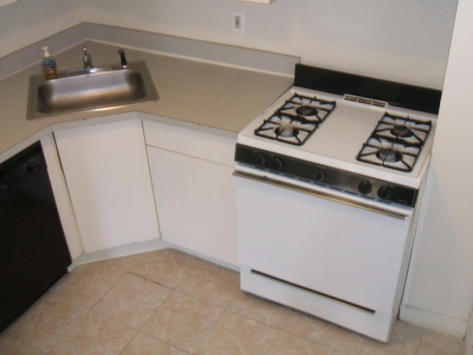 3 bed, 1500 sqft, $2,400 — Photo 3