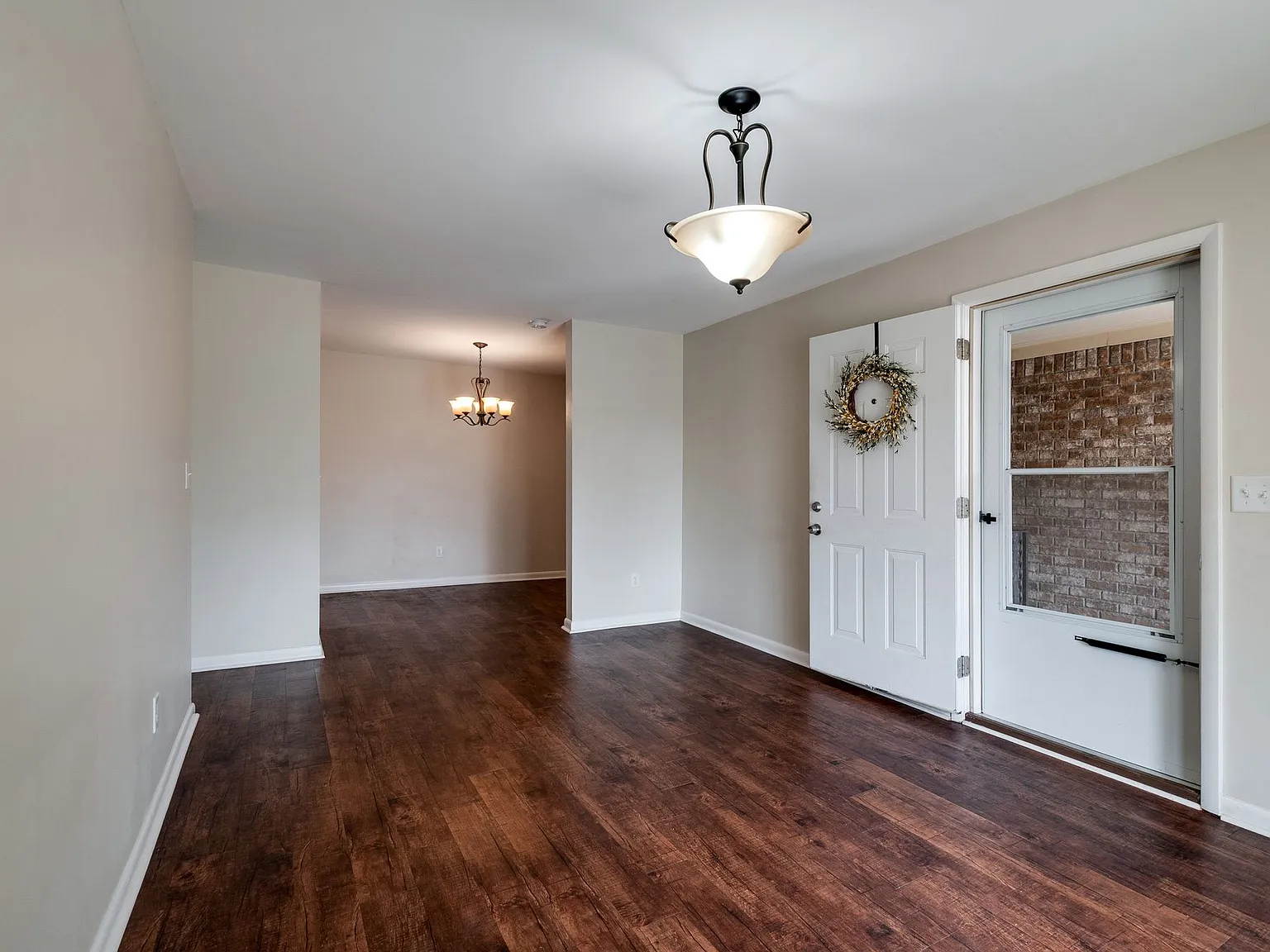 2 bed, 936 sqft, $1,650 — Photo 2