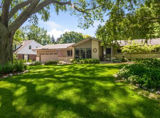 2515 W Dunwood Rd, Glendale, WI 53209