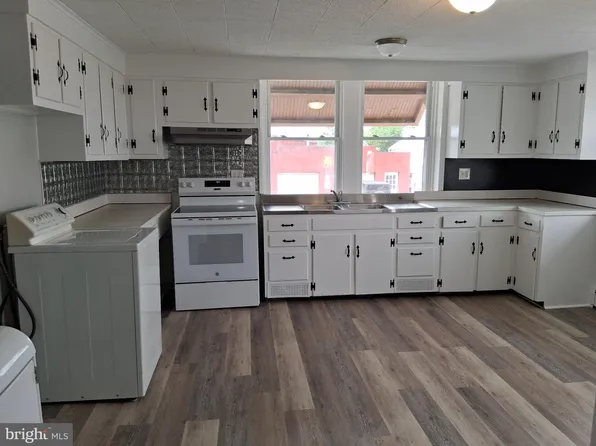 734 Fairground Ave APT A, Chambersburg, PA 17201