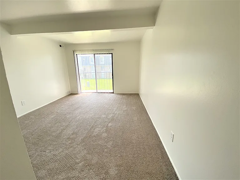 Windsor Place Apartments — Photo 96