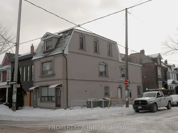 123 Barton Ave, Toronto, ON M6G 1P8