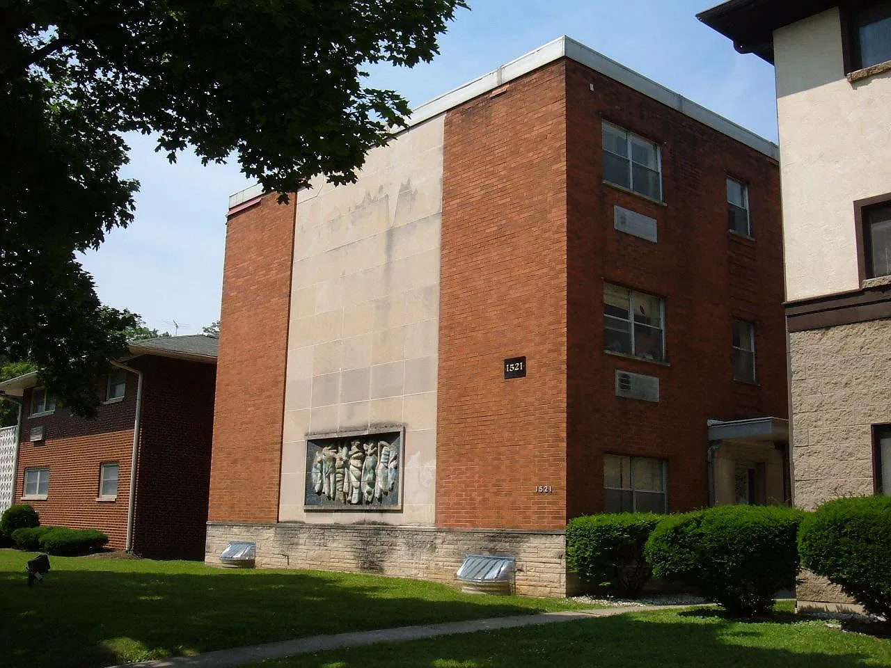 1521 Neil Ave — Photo 1