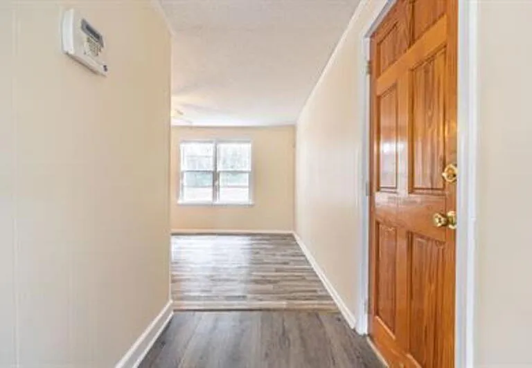 885 S Stephens St — Photo 1