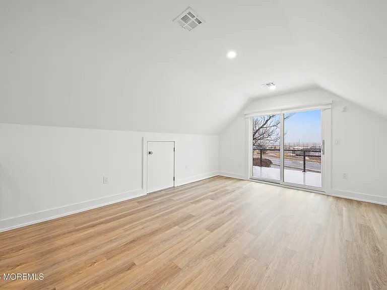 427 Hoyt St — Photo 41