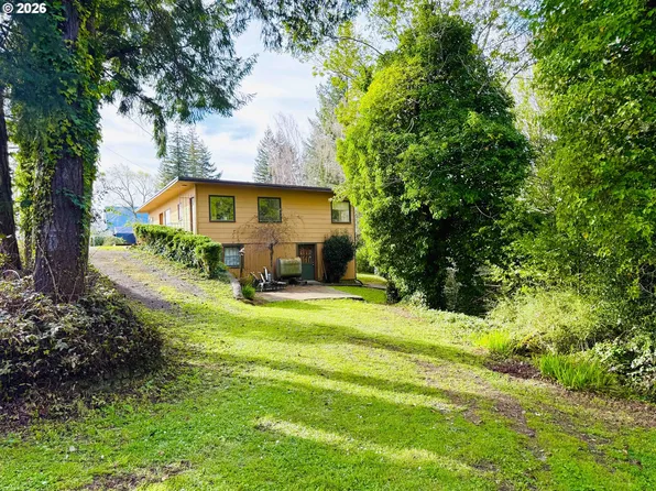 510 E 4th St, Coquille, OR 97423