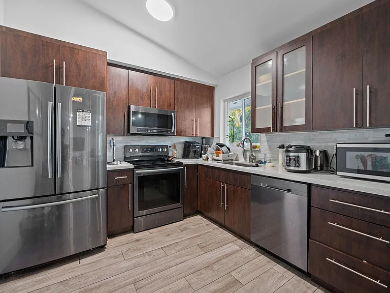6530 Hayes St — Photo 3