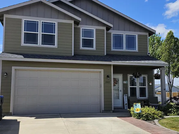 202 S Zeus St, Moxee, WA 98936