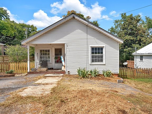 3rd image of 203 3rd Ave NE