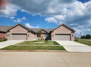 1922 Dunraven Rd, Bloomington, IL 61704