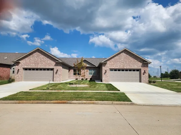 1922 Dunraven Rd, Bloomington, IL 61704