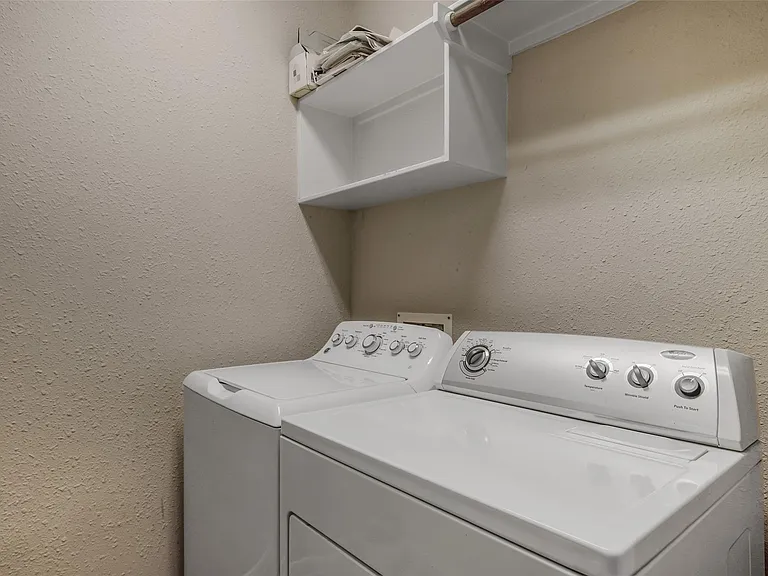 75 N Spinning Wheel Cir — Photo 16