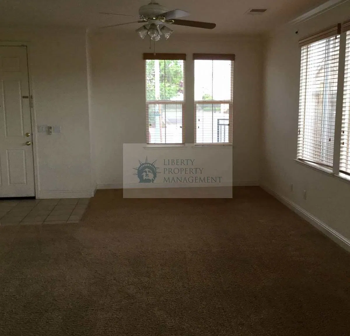 3 bed, 2.5 bath, 1974 sqft, $2,295 — Photo 2