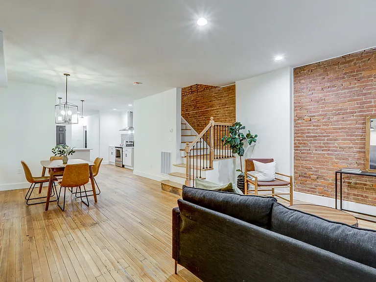 131 S Marshall St — Photo 5