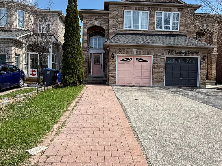 937 Ledbury Cres — Photo 1