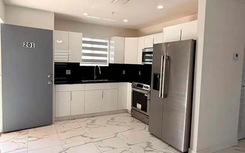 2 bed, 700 sqft, $2,200 — Photo 1