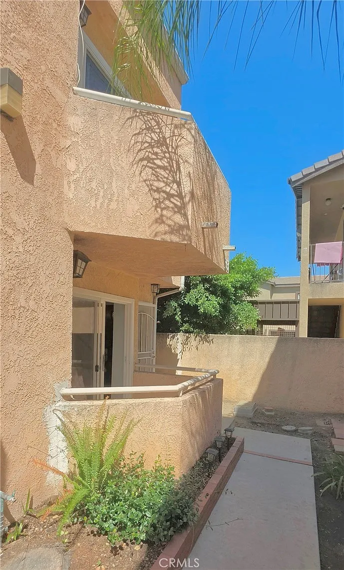 2 bed, 2.5 bath, 825 sqft, $2,750 — Photo 1